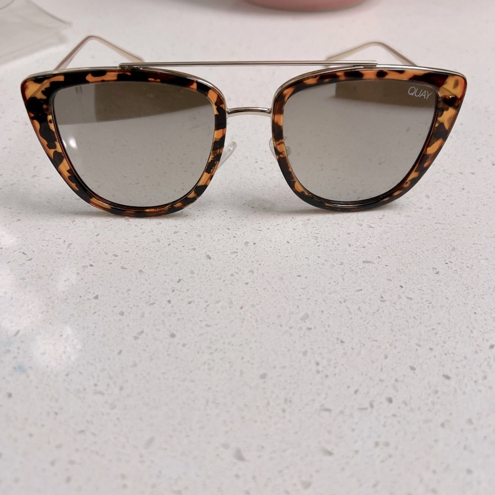 Quay Turtle Sunglasses with case